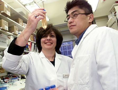 Scientists_examine_vial.jpg